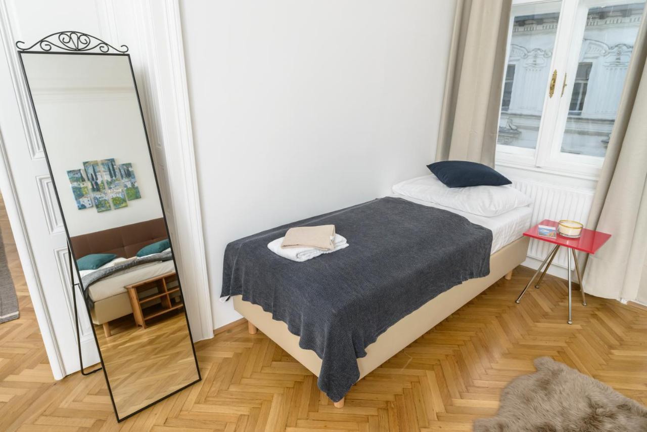Senator Suite Stephansplatz By Ichbucheat Vienna Exterior photo